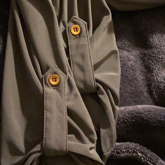 Green blouse - Picture 4 of 5